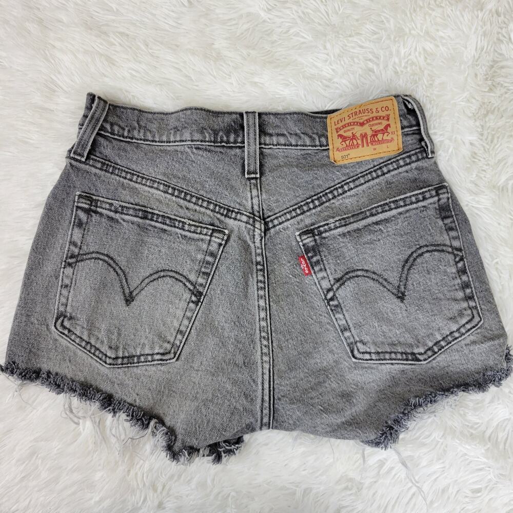 Levis 501 Original‎ High Rise Grey Denim Cut Off Shorts Size W25 Button Fly - Picture 5 of 8